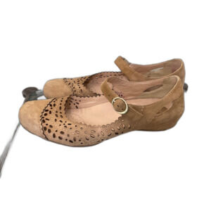 Carthies Mary Jane suede leather shoes women’s size 8.5 beige Retro 90’s Y2K STY